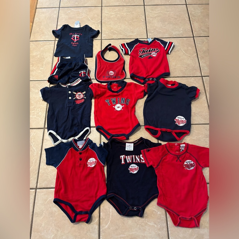Minnesota Twins Baby Outfit bundle‎ -10 pieces